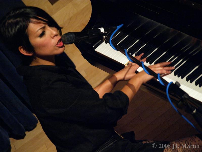 035HPX - Emm Gryner_10212008.JPG